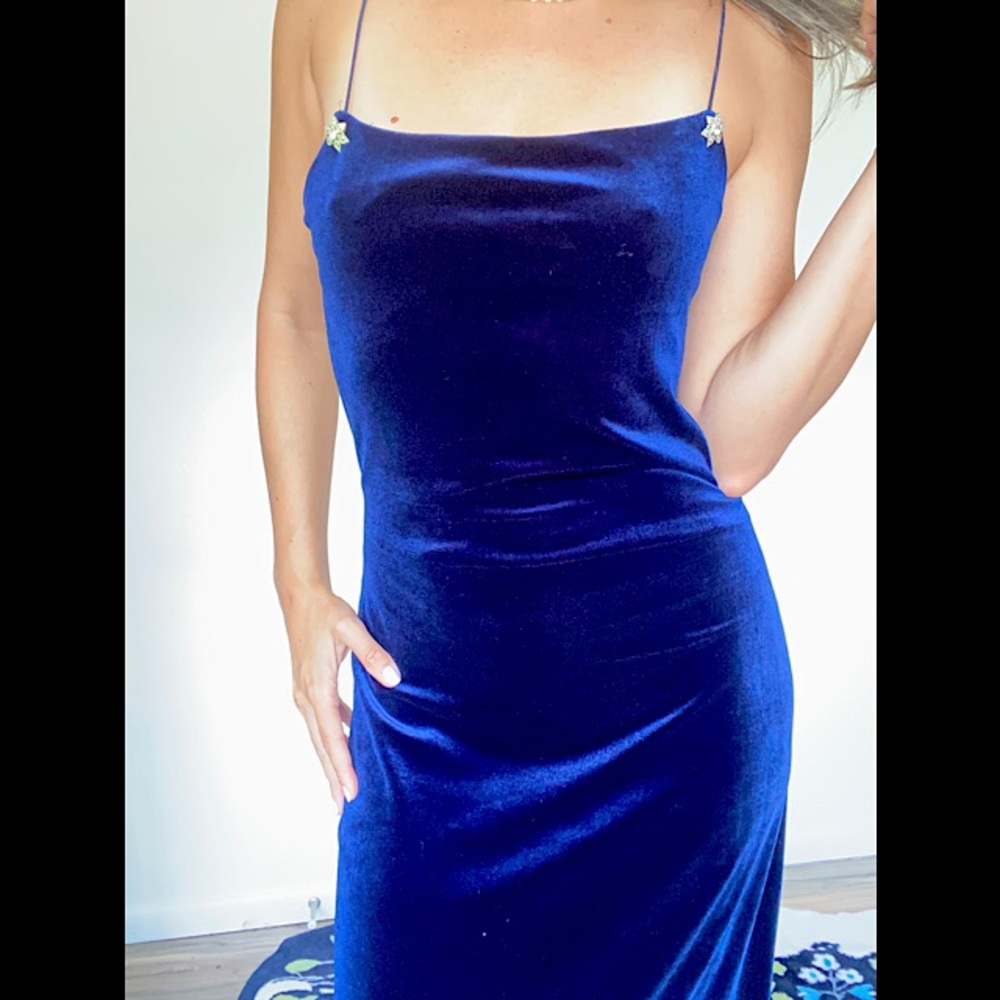 90s blue velvet dress. Backless with stretchy straps. Size medium